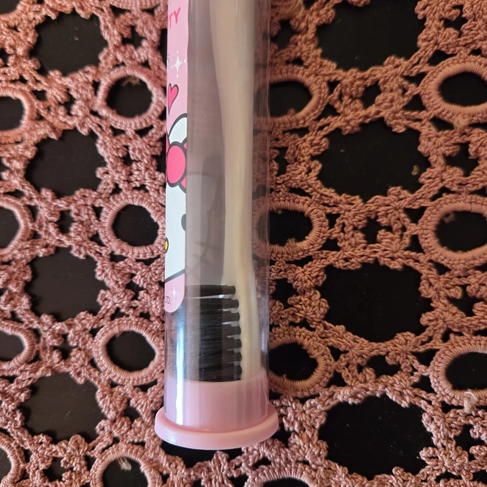 Hello Kitty Toothbrush - Picture 4 of 4